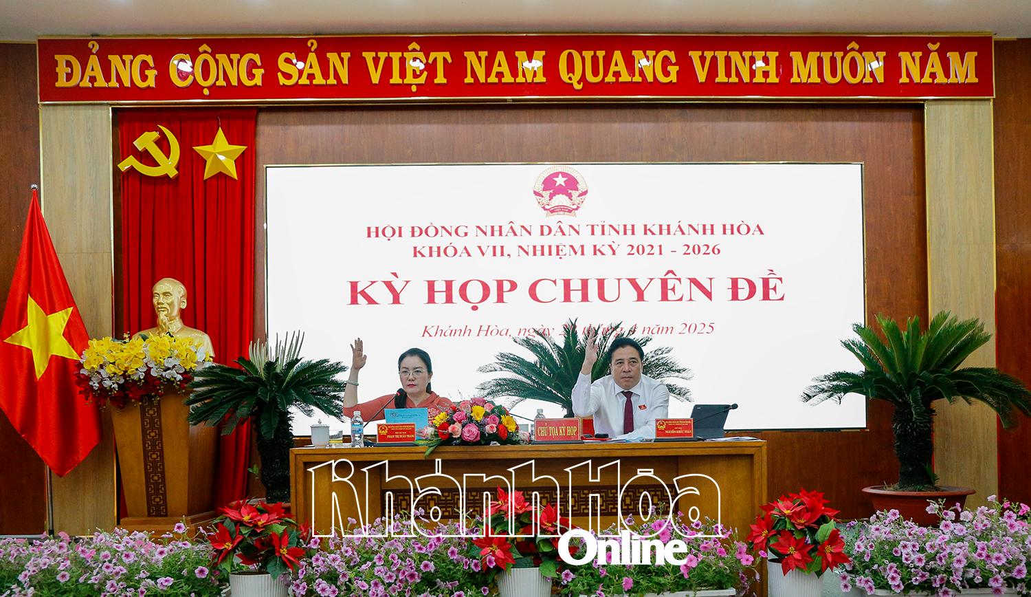 Nghị quyết của Hội đồng nhân dân tỉnh về việc tán thành chủ trương sắp xếp đơn vị hành chính cấp xã của tỉnh Khánh Hòa năm 2025